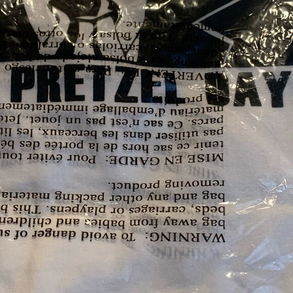 The Office Stanley Men's T-Shirt "I Love Pretzel Day" Unisex White Sz Medium New - Picture 11 of 12